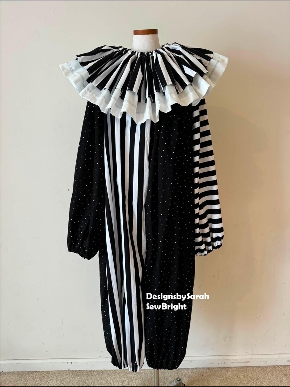 Clown costume - Size: Adult Fits Most - L/XL - 2X